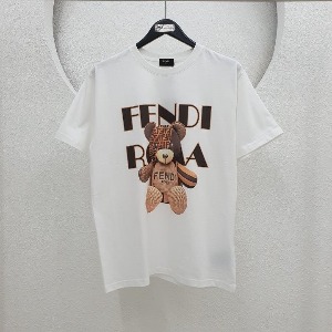 [국내배송] 펜디 23 SS FENDI 베어 로고 프린팅 티셔츠 화이트