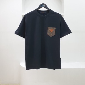 [국내배송] 루이비통 23 SS LV 모노그램 포켓 티셔츠 블랙
