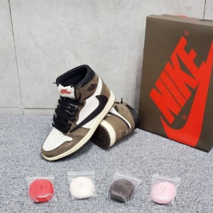 [국내배송] 나이키 Nike x 트레비스 스캇 조던  레트로 하이 모카