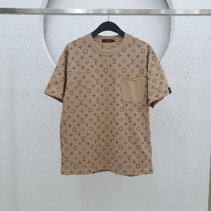 [국내배송] 루이비통 23 SS LV 모노그램 로고 프린팅 포켓 티셔츠 베이지