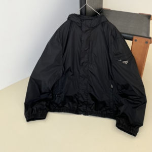 [국내배송] 프라다 PRADA 23FW 블랙 리나일론 포켓 플레이트 바람막이 자켓