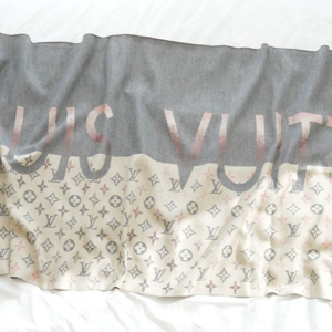 [국내배송][반품가능] 루이비통 LOUIS VUITTON LV 에센셜 모노그램 로고 캐시미어 머플러 2color