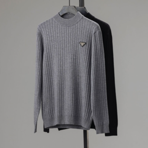 [국내배송][반품가능] 프라다 PRADA 삼각로고 반목 니트 스웨터 2color