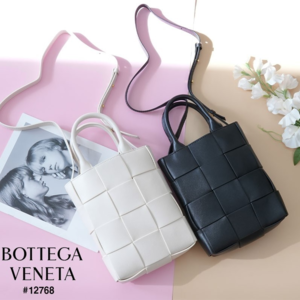 [국내배송][반품가능] 보테가베네타 BOTTEGA VENETA 여성 미니 카세트 토트백 2color
