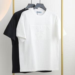 [국내배송][반품가능] 프라다 PRADA 엠보 로고 반팔 티셔츠 2color