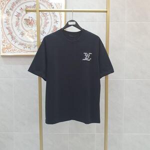 [국내배송] 루이비통 LOUIS VUITTON 자수 로고 티셔츠 블랙