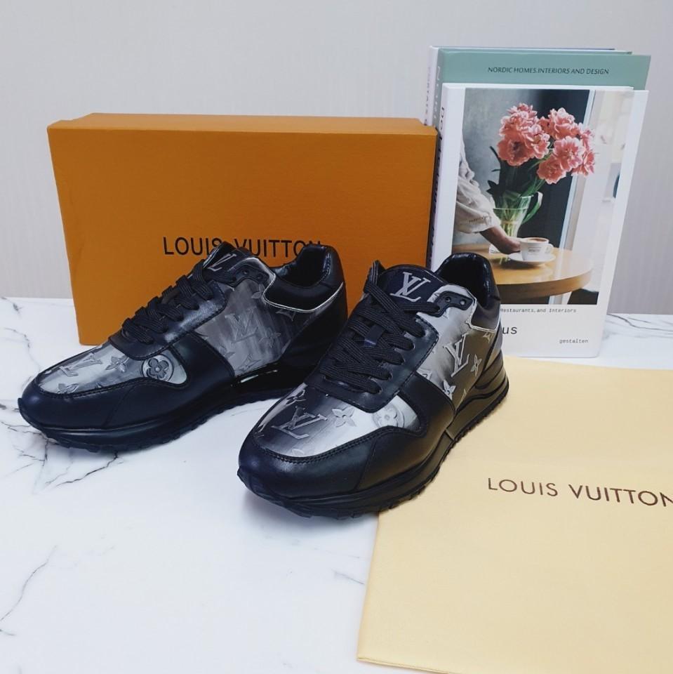 [국내배송][반품가능] 루이비통 LOUIS VUITTON 남성 신발 스니커즈 런 어웨이 트레이너